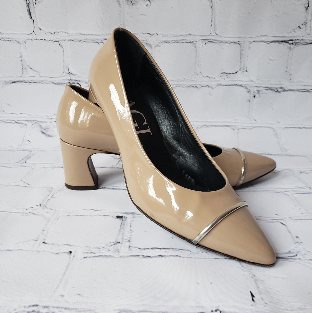 AGL nude patent pump w metallic rand point toe